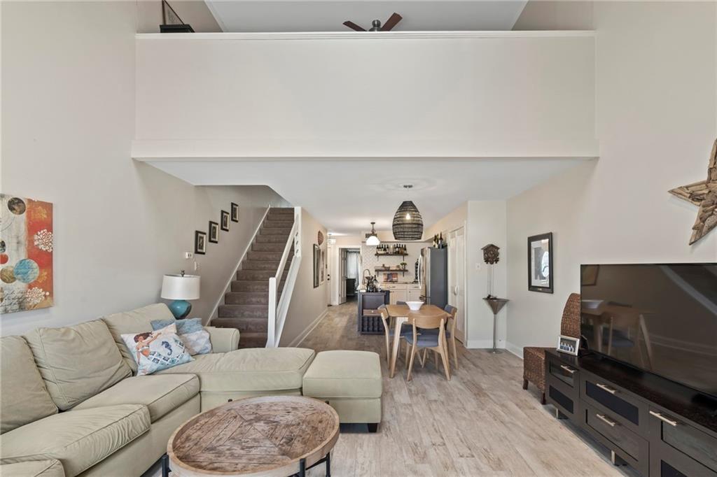 6 JACQUELINE Court 6