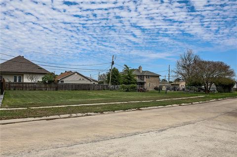 309 COUGAR Drive Arabi LA 70032