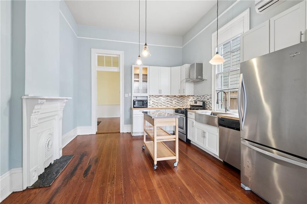 4223-25 BURGUNDY Street