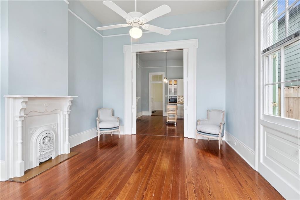 4223-25 BURGUNDY Street