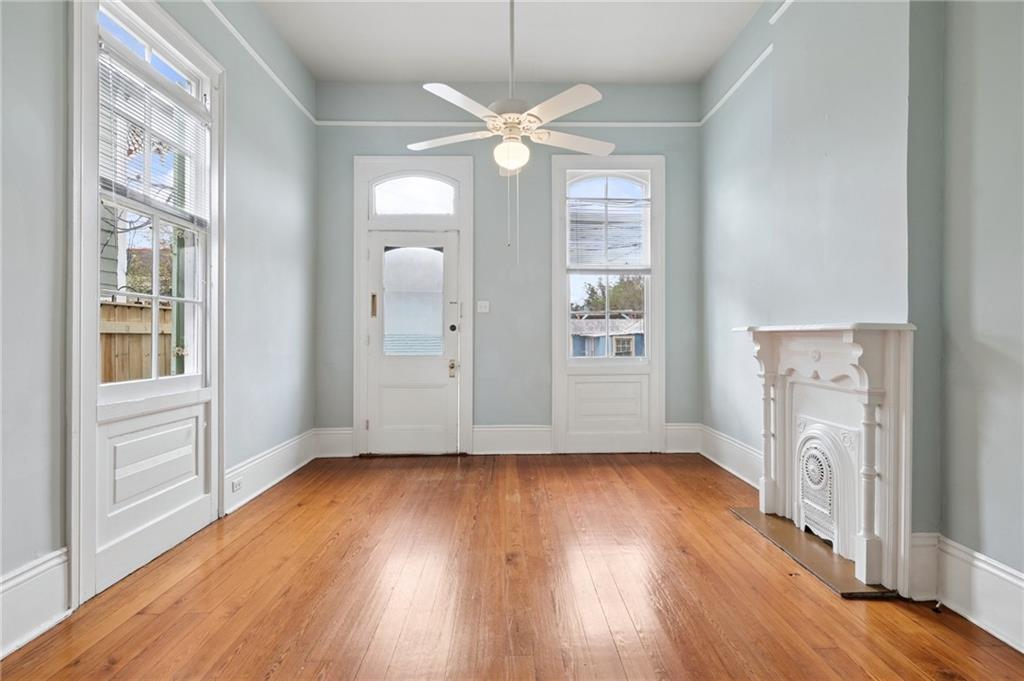 4223-25 BURGUNDY Street