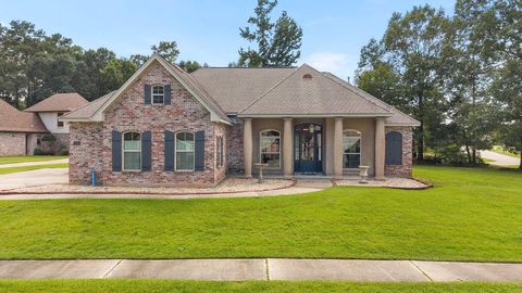 Photo of 1311 AVENUE DES MARQUIS Avenue, Covington, LA 70433 (MLS # 2565825)