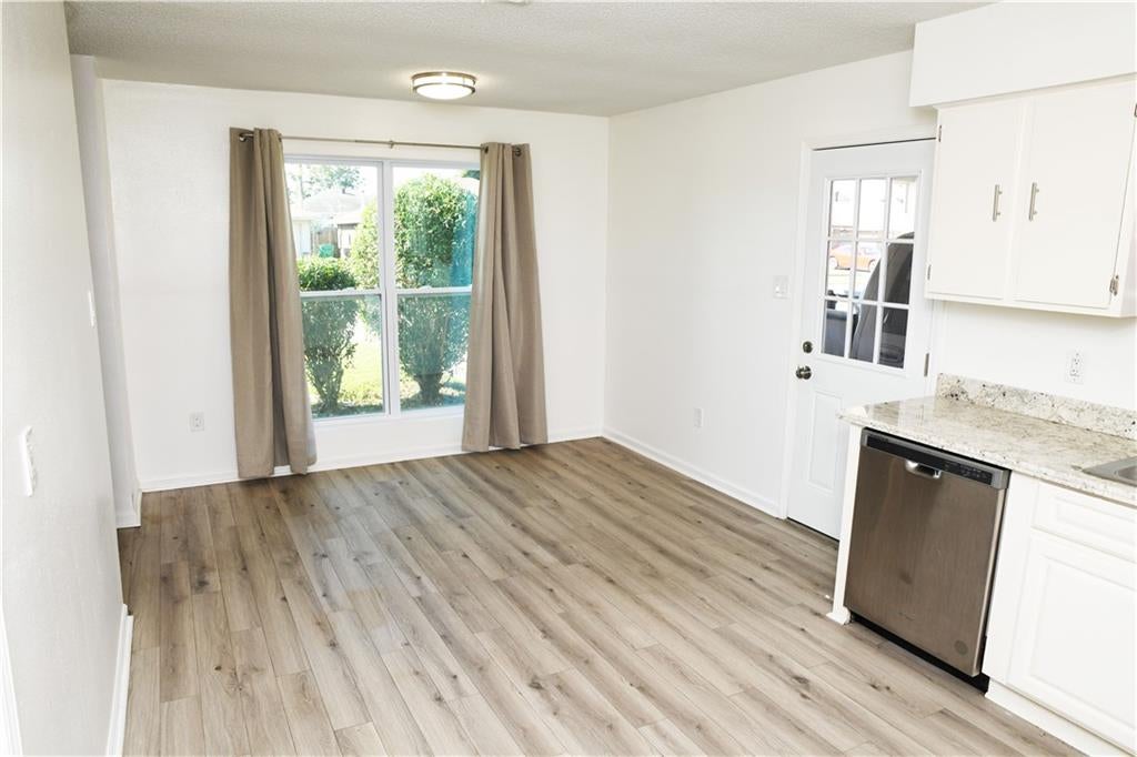 2404 WILLIAMSBURG Drive