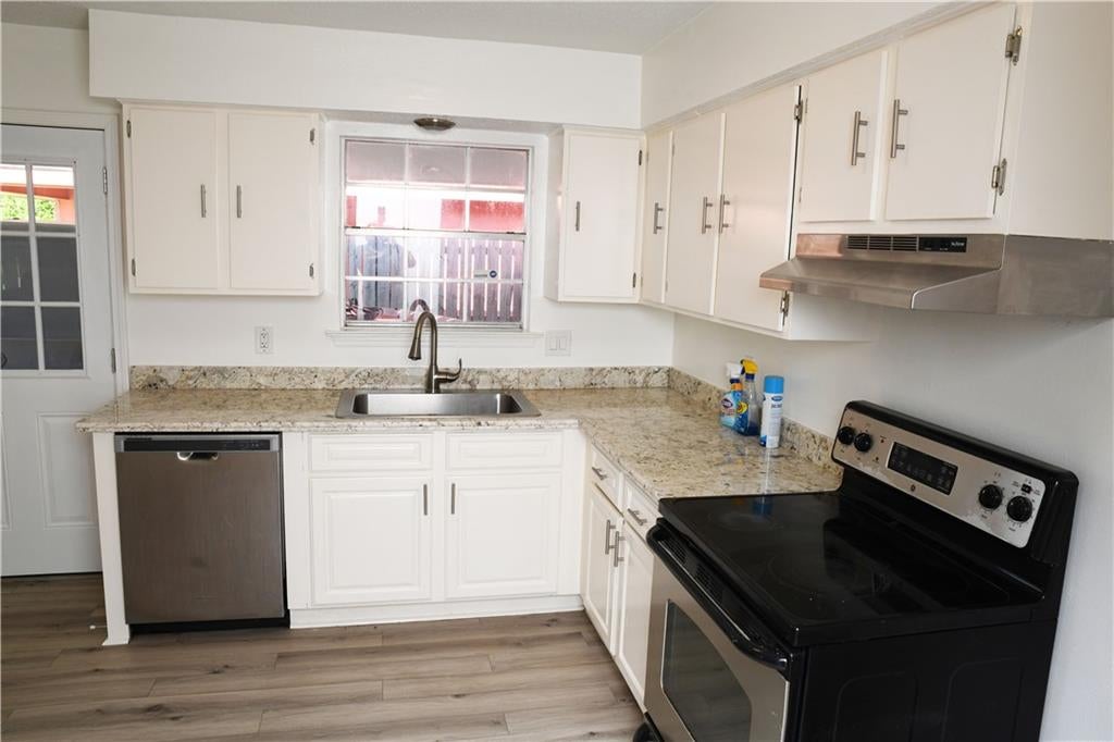 2404 WILLIAMSBURG Drive