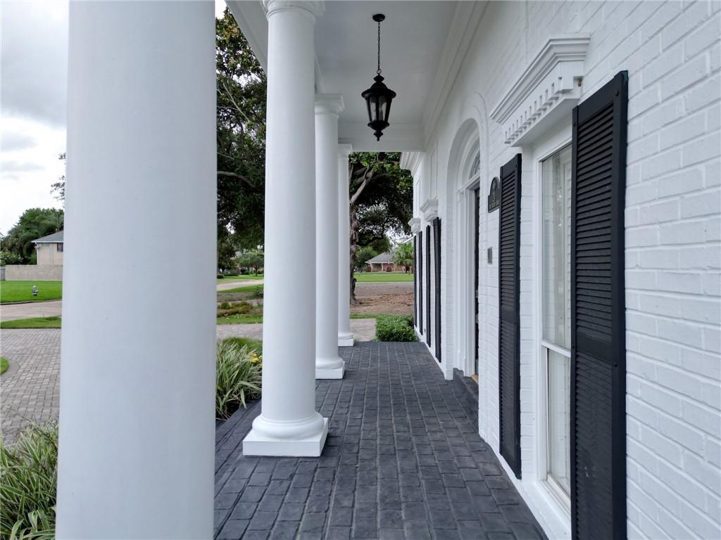 24 CHATEAU HAUT BRION Drive