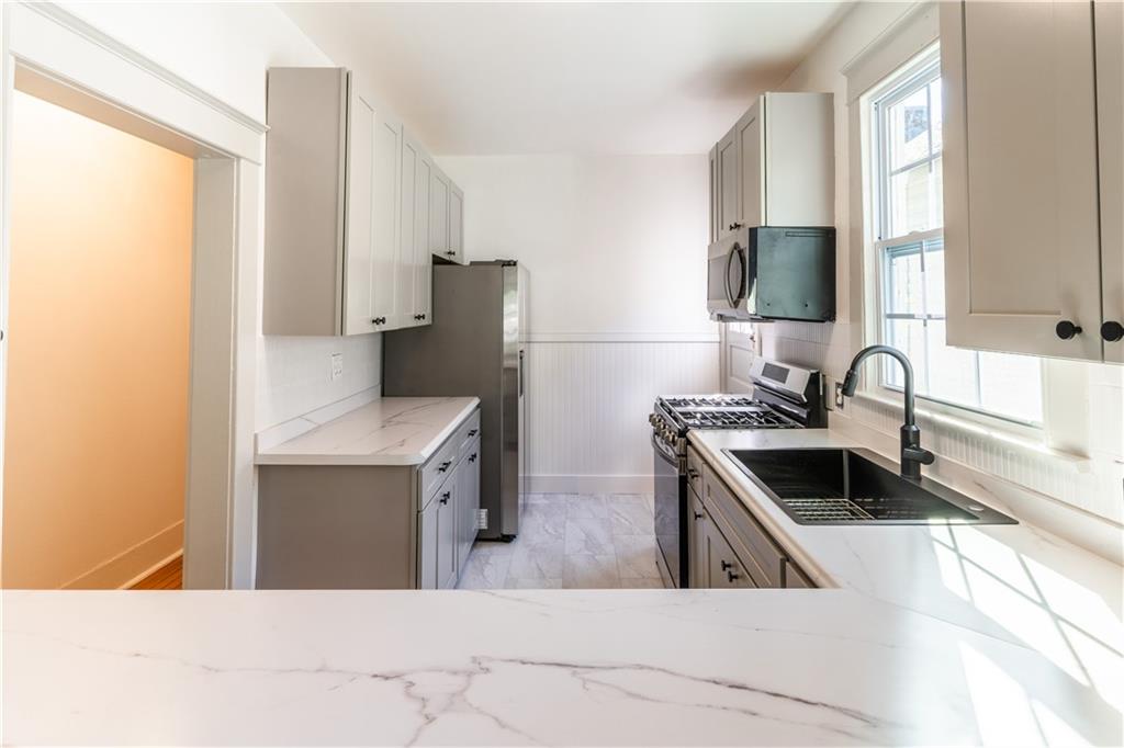 New Orleans, Louisiana 70115, United States, 2 Bedrooms Bedrooms, ,1 BathroomBathrooms,Residential,Pending,65385