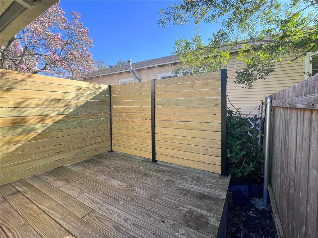 New Orleans, Louisiana 70115, United States, 2 Bedrooms Bedrooms, ,1 BathroomBathrooms,Residential,Pending,65385