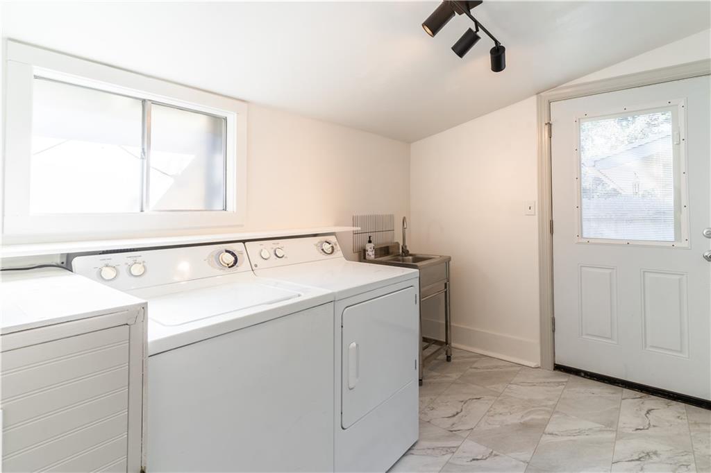 New Orleans, Louisiana 70115, United States, 2 Bedrooms Bedrooms, ,1 BathroomBathrooms,Residential,Pending,65385