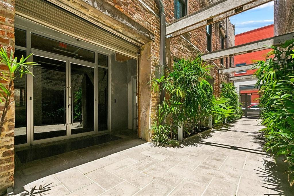 450 JULIA Street 3G
