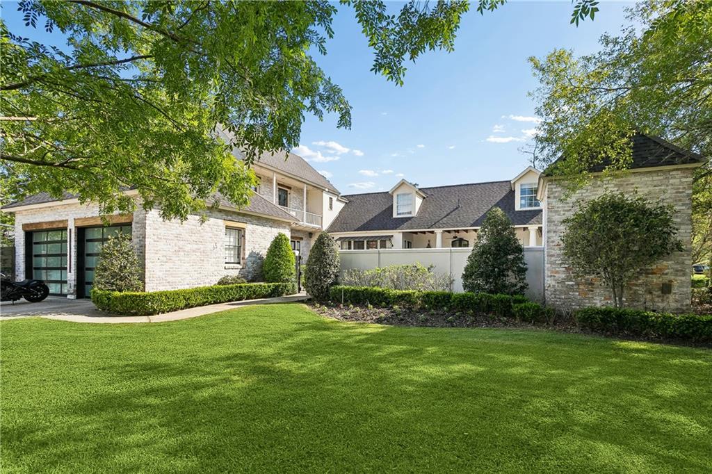 1322 S JAHNCKE Avenue