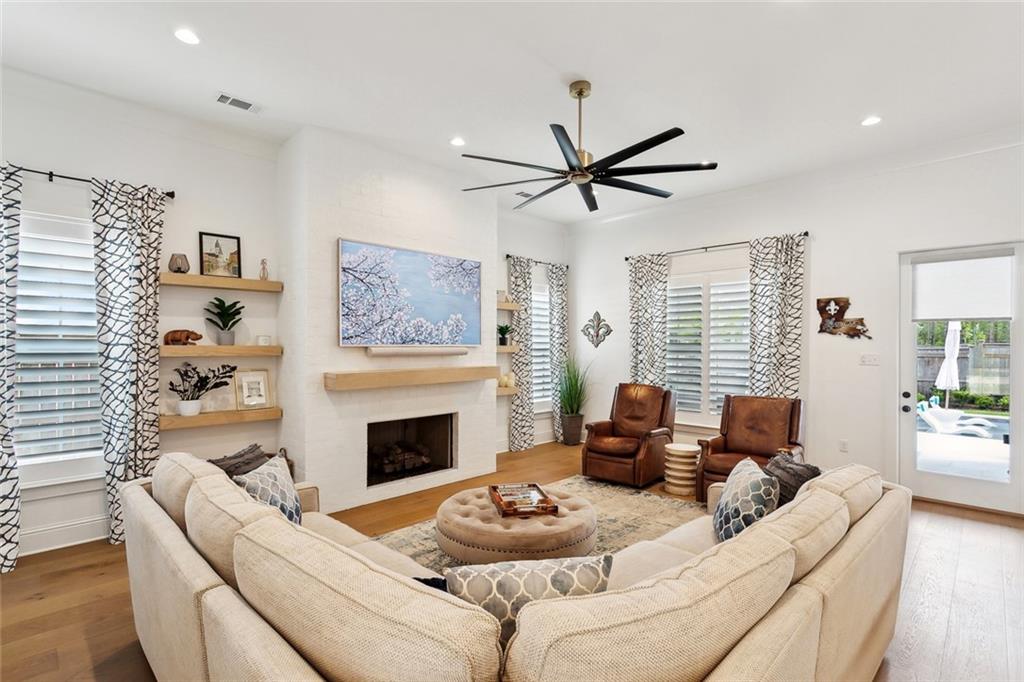 121 CHATEAU PAPILLON Lane