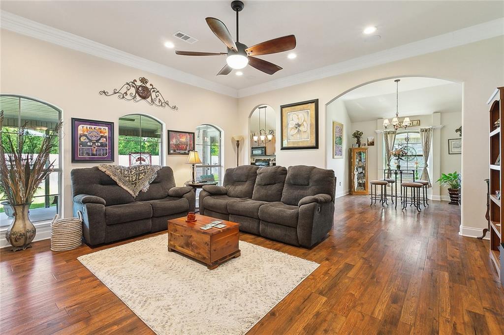 517 ARLINGTON Drive