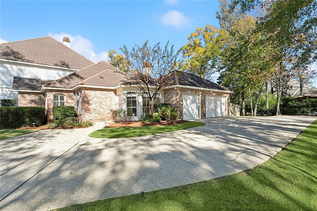 Mandeville, Louisiana 70471, United States, 4 Bedrooms Bedrooms, ,5 BathroomsBathrooms,Residential,Pending,22074