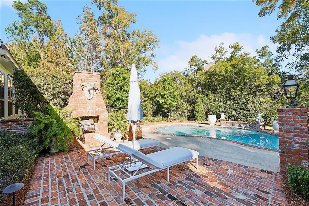 Mandeville, Louisiana 70471, United States, 4 Bedrooms Bedrooms, ,5 BathroomsBathrooms,Residential,Pending,22074