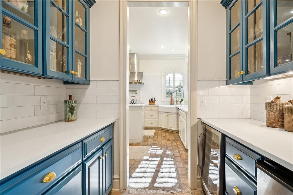 Mandeville, Louisiana 70471, United States, 4 Bedrooms Bedrooms, ,5 BathroomsBathrooms,Residential,Pending,22074