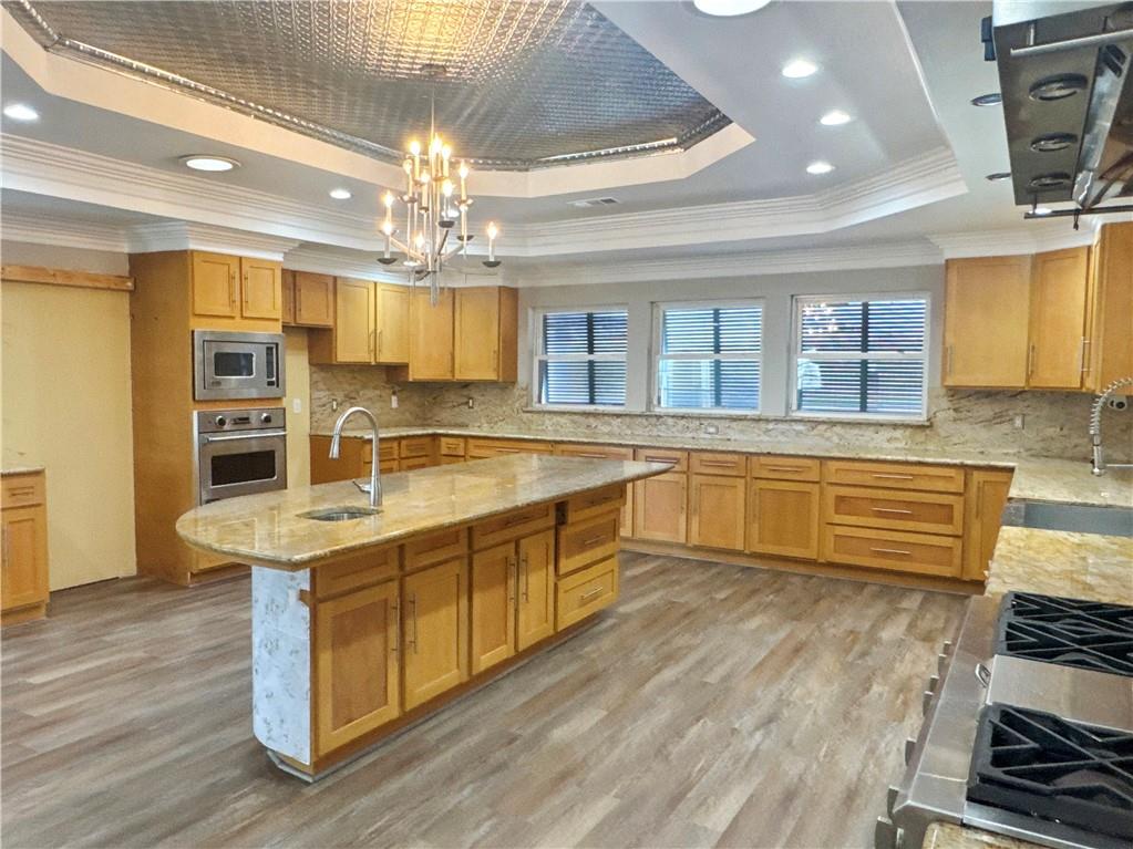 8032 HAYNE Boulevard