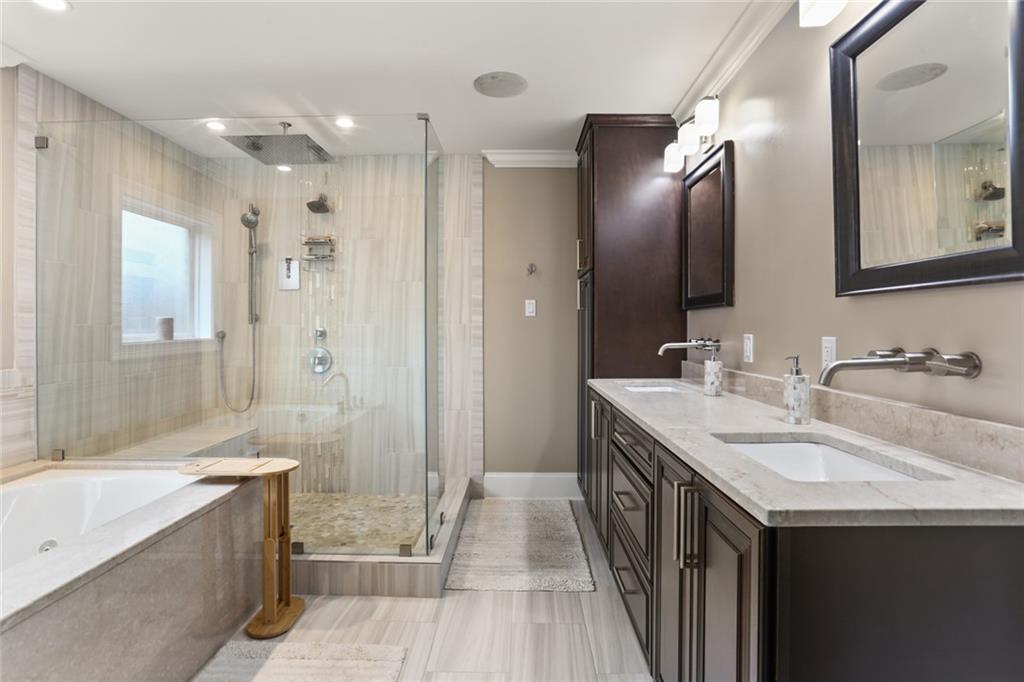 New Orleans, Louisiana 70122, United States, 5 Bedrooms Bedrooms, ,5 BathroomsBathrooms,Residential,Active,96287