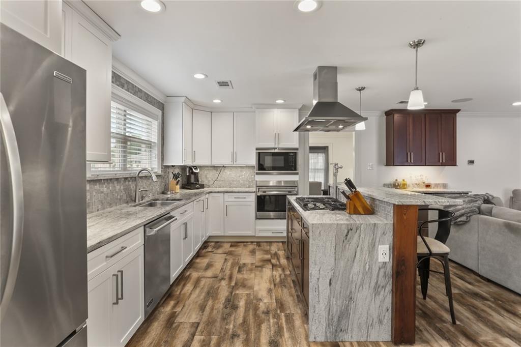 New Orleans, Louisiana 70122, United States, 5 Bedrooms Bedrooms, ,5 BathroomsBathrooms,Residential,Active,96287