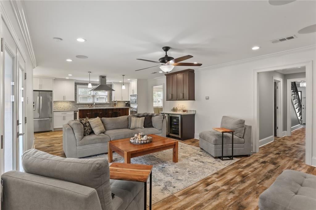 New Orleans, Louisiana 70122, United States, 5 Bedrooms Bedrooms, ,5 BathroomsBathrooms,Residential,Active,96287