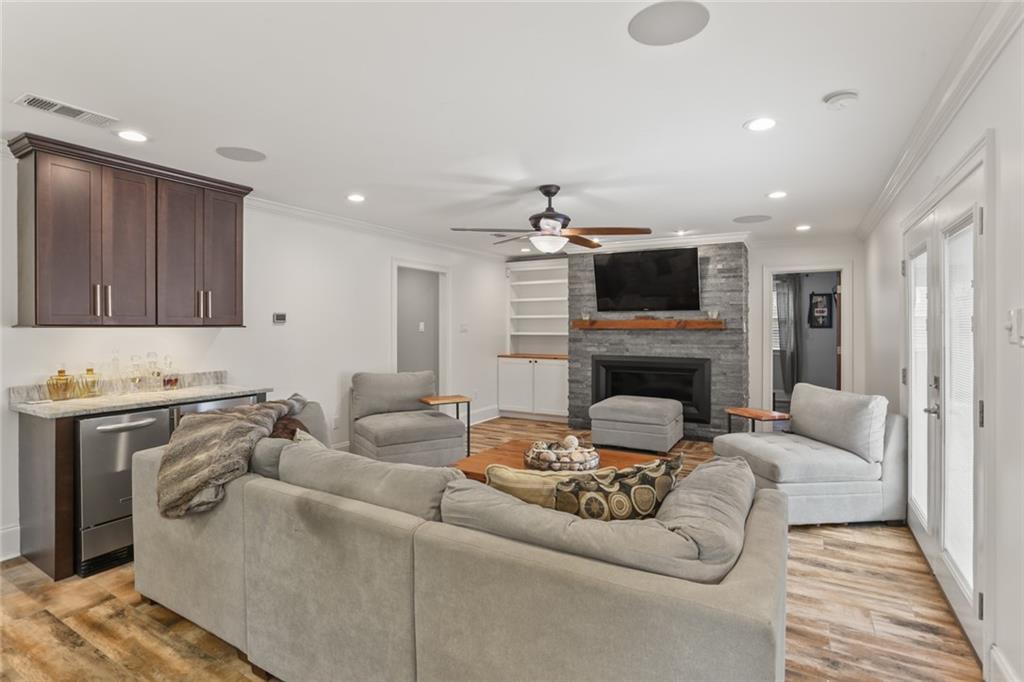 New Orleans, Louisiana 70122, United States, 5 Bedrooms Bedrooms, ,5 BathroomsBathrooms,Residential,Active,96287