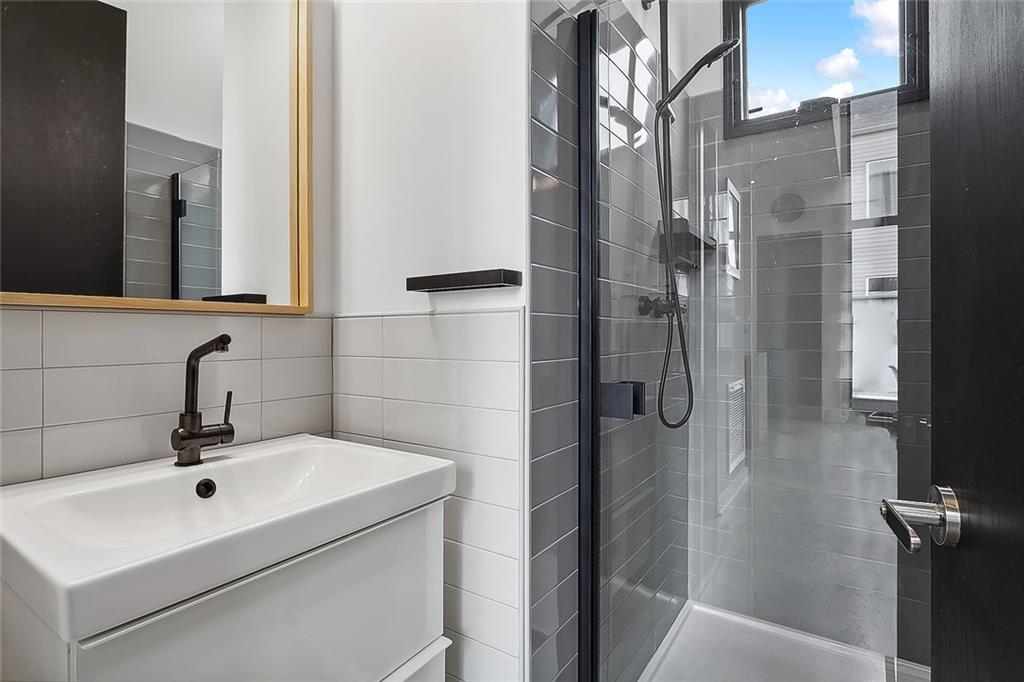 New Orleans, Louisiana 70113, United States, 7 Bedrooms Bedrooms, ,6 BathroomsBathrooms,Residential,Active,58035