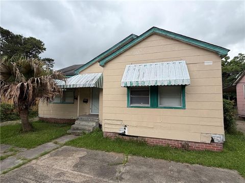 Photo of 1825 N 17TH Street, Baton Rouge, LA 70802 (MLS # 2556274)