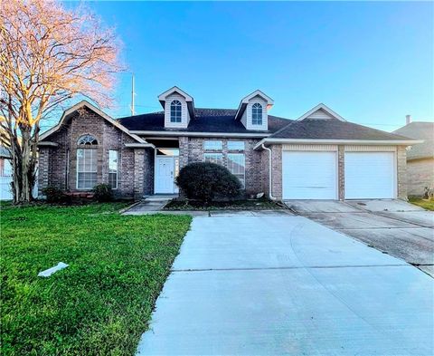 Photo of 1200 WYNDHAM S Drive, Gretna, LA 70056 (MLS # 2545728)