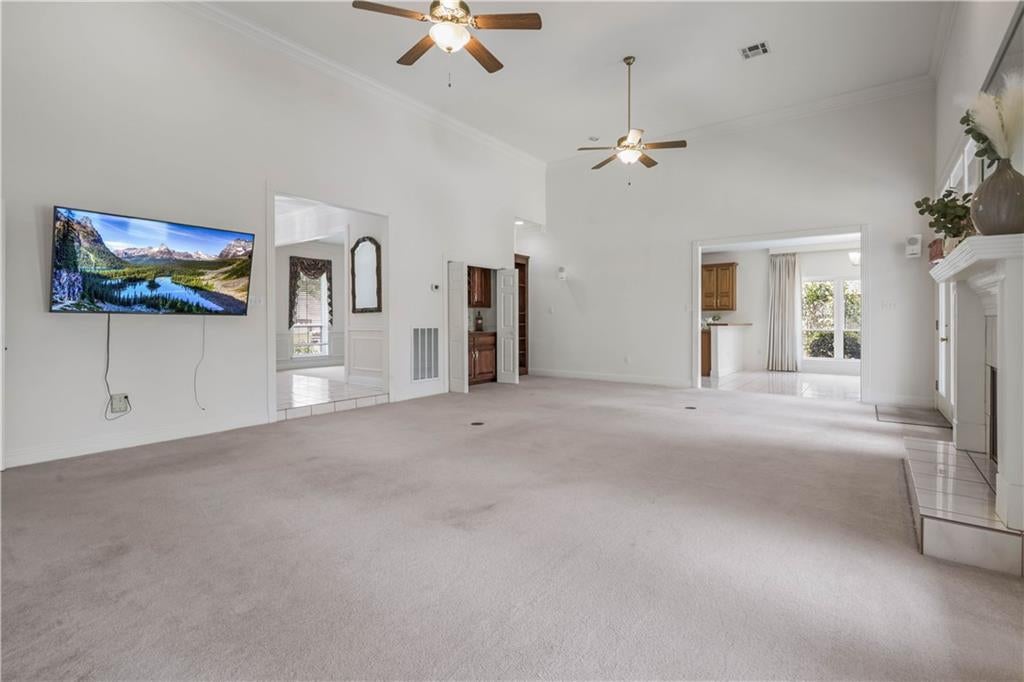 215 LANSDOWNE Drive