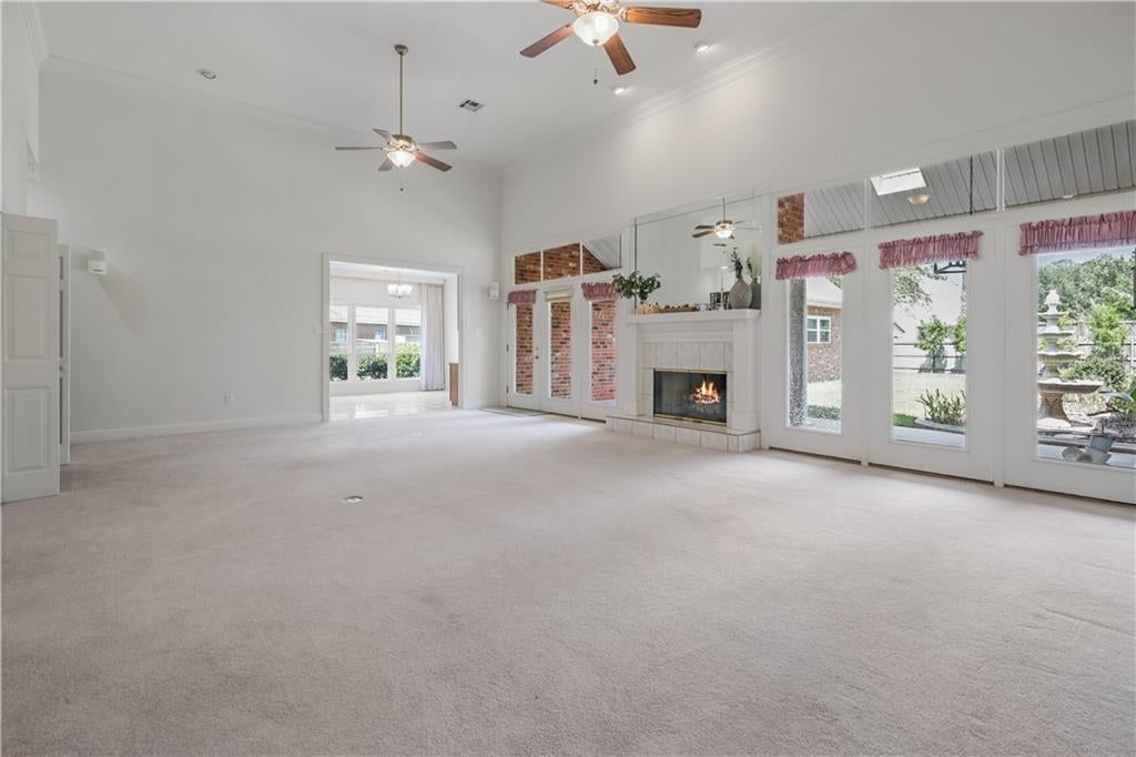 215 LANSDOWNE Drive