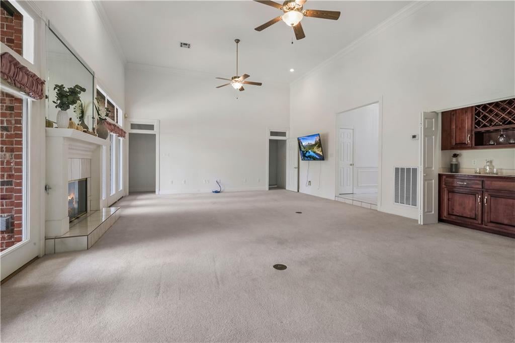 215 LANSDOWNE Drive
