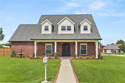 102 WISTERIA Lane Luling LA 70070