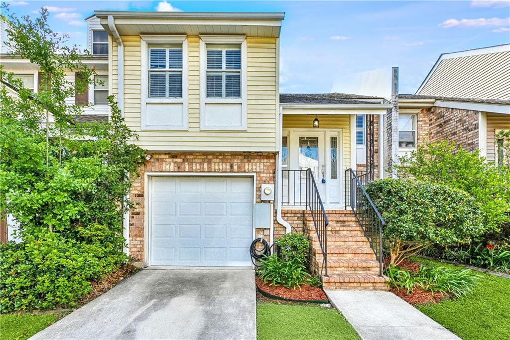 932 OLD METAIRIE Place