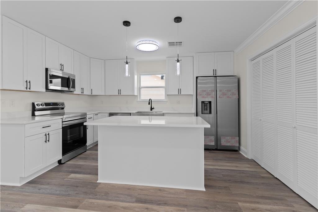532 N MARLIN Court