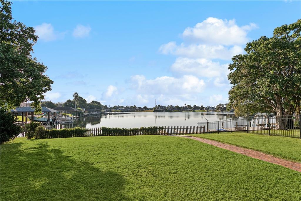 141 MOONRAKER Drive