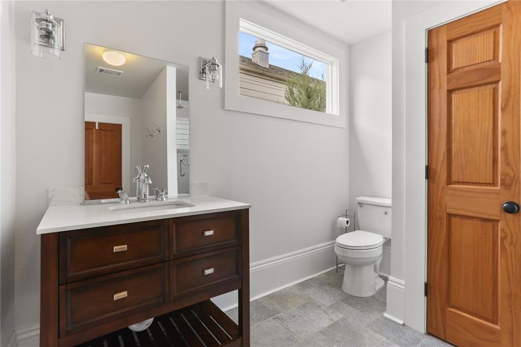 New Orleans, Louisiana 70115, United States, 2 Bedrooms Bedrooms, ,2 BathroomsBathrooms,Residential,Active,35775