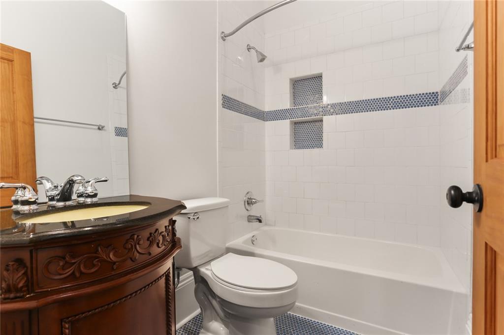 New Orleans, Louisiana 70115, United States, 2 Bedrooms Bedrooms, ,2 BathroomsBathrooms,Residential,Active,35775