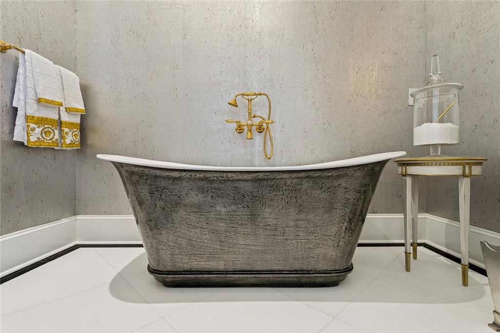 Mandeville, Louisiana 70471, United States, 3 Bedrooms Bedrooms, ,4 BathroomsBathrooms,Residential,Active,244811