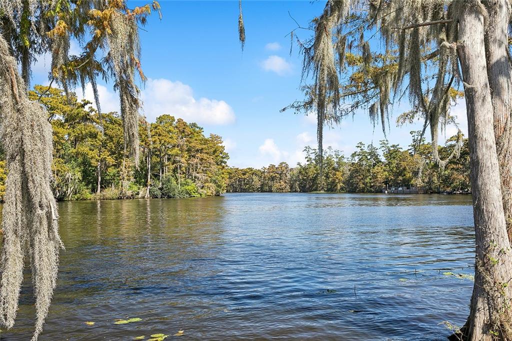 Mandeville, Louisiana 70471, United States, 3 Bedrooms Bedrooms, ,4 BathroomsBathrooms,Residential,Active,244811