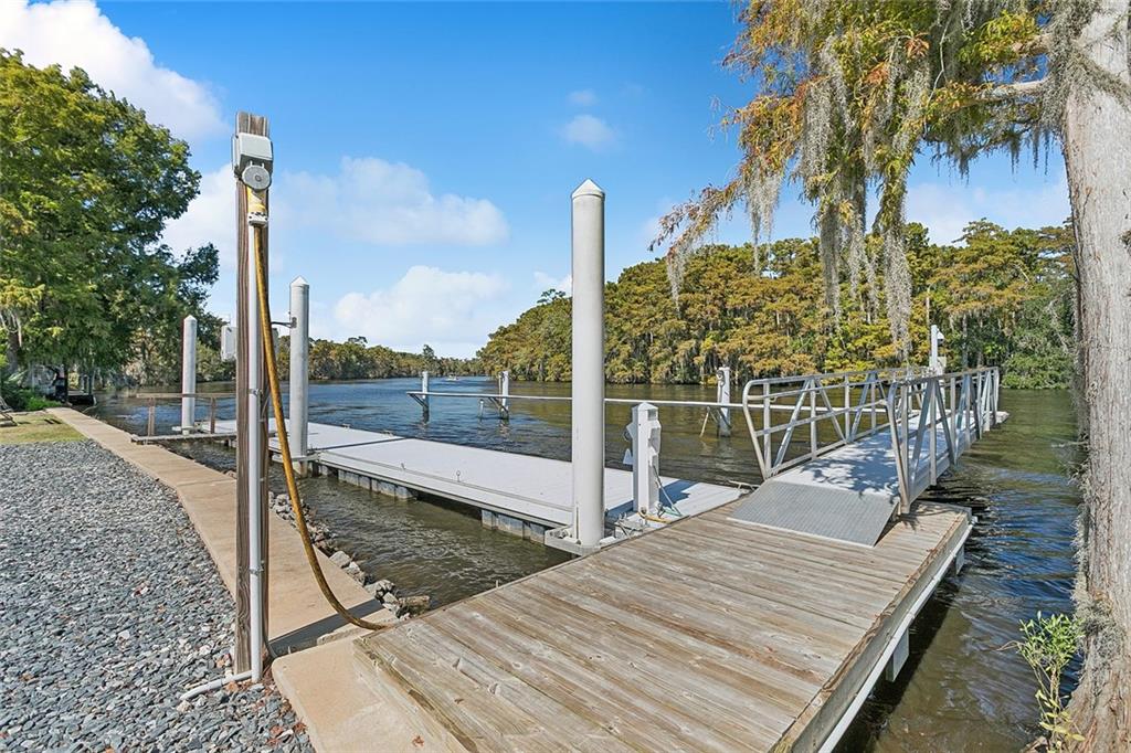 Mandeville, Louisiana 70471, United States, 3 Bedrooms Bedrooms, ,4 BathroomsBathrooms,Residential,Active,244811