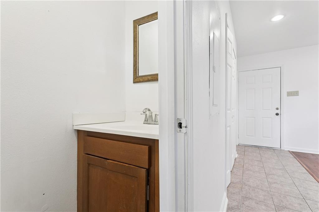 Metairie, Louisiana 70001, United States, 3 Bedrooms Bedrooms, ,2 BathroomsBathrooms,Residential,Active,230456