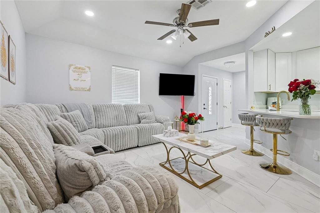 252 LOUISE Court