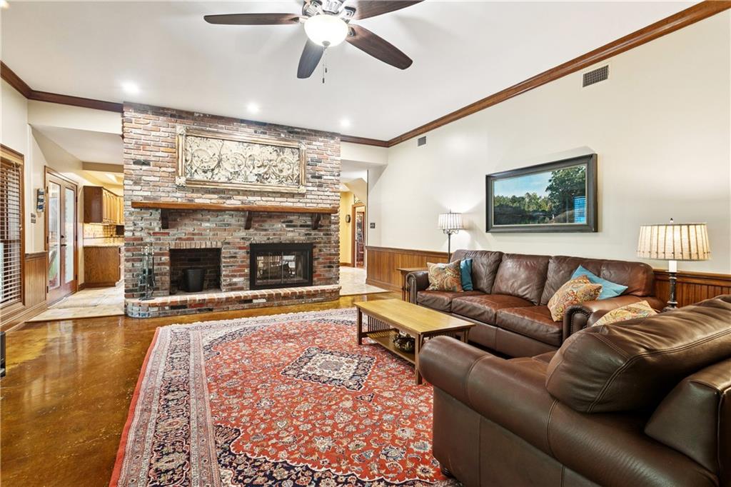 925 WINONA Drive