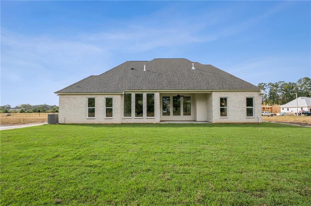 Madisonville, Louisiana 70447, United States, 4 Bedrooms Bedrooms, ,3 BathroomsBathrooms,Residential,Active,33970