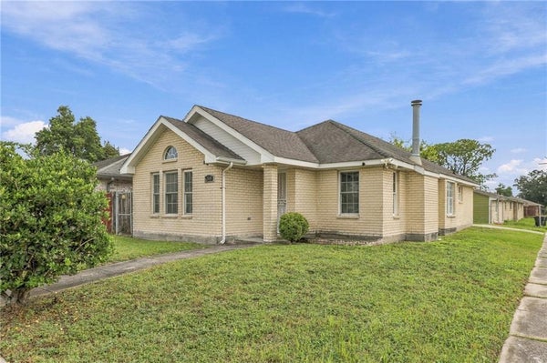 4801 FRANCISCO VERRETT DR, NEW ORLEANS, LA 70126 - Image 3d550c81bfe8e3f8f3ebf85cda1f3dfe/1813113467