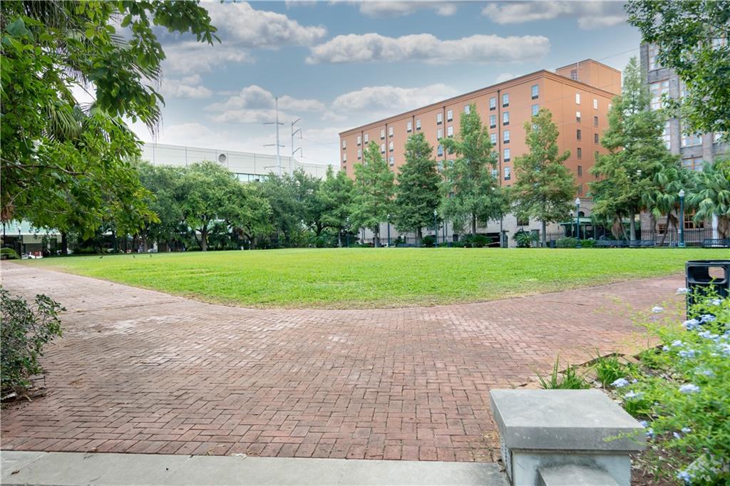 1107 S PETERS Street 328