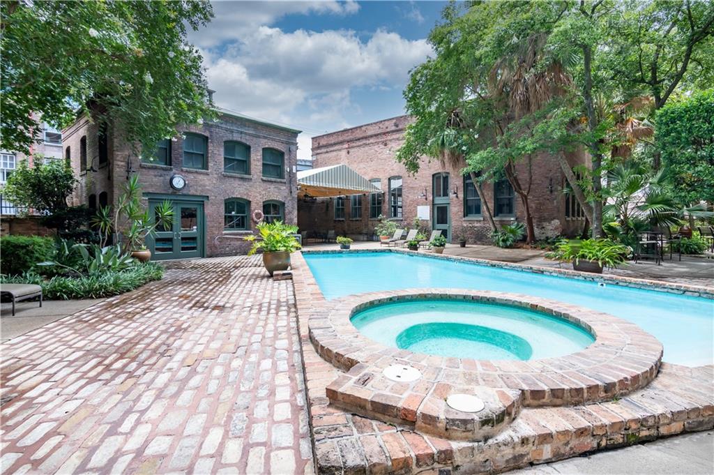 1107 S PETERS Street 328