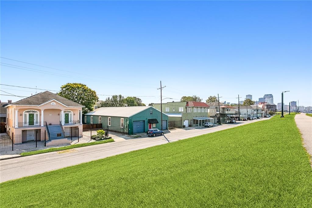 New Orleans, Louisiana 70114, United States, 6 Bedrooms Bedrooms, ,5 BathroomsBathrooms,Residential,Pending,39501
