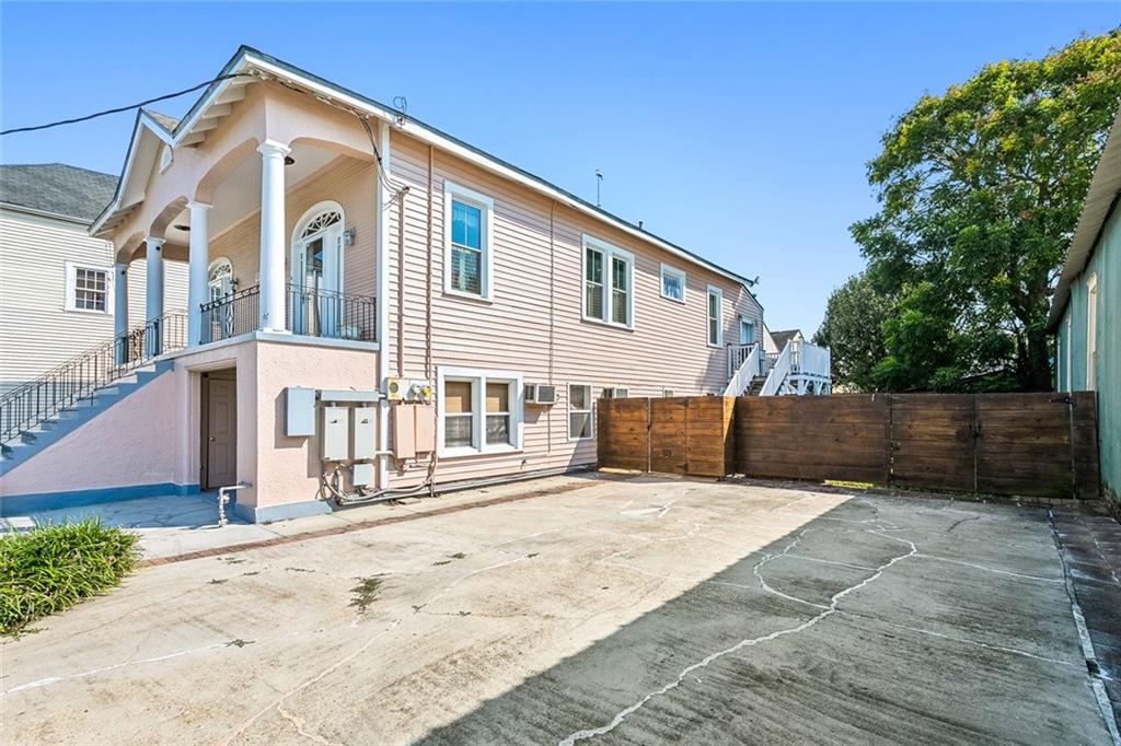 New Orleans, Louisiana 70114, United States, 6 Bedrooms Bedrooms, ,5 BathroomsBathrooms,Residential,Pending,39501