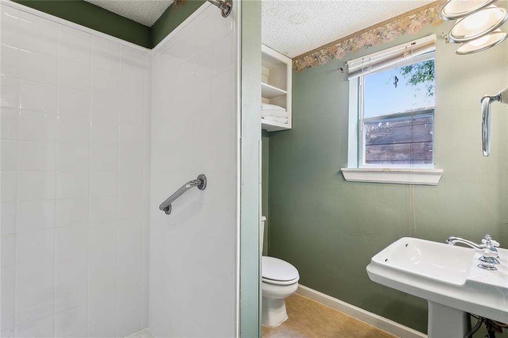 New Orleans, Louisiana 70114, United States, 6 Bedrooms Bedrooms, ,5 BathroomsBathrooms,Residential,Pending,39501