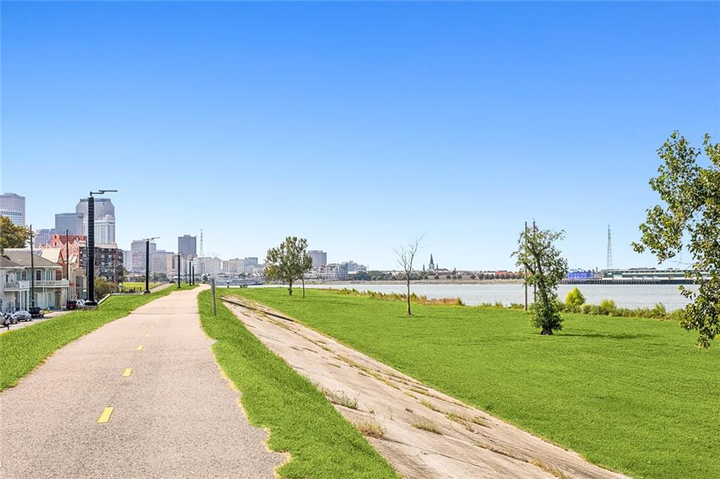 New Orleans, Louisiana 70114, United States, 6 Bedrooms Bedrooms, ,5 BathroomsBathrooms,Residential,Pending,39501